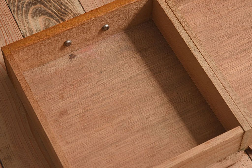 レトロ家具　和製アンティーク　古い木のレトロな小引き出し