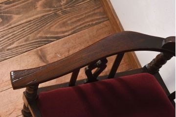 アンティーク家具　イギリスアンティーク　高級品　上質なアームチェア