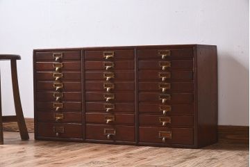 アンティーク家具　ネームプレート付き!イギリスアンティーク　レトロなドロワー(引き出し、チェスト)