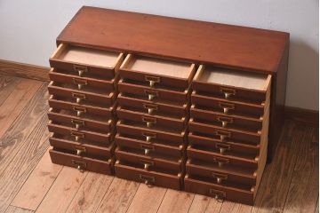 アンティーク家具　ネームプレート付き!イギリスアンティーク　レトロなドロワー(引き出し、チェスト)