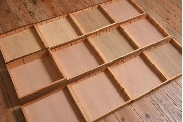 アンティーク家具　ネームプレート付き!イギリスアンティーク　レトロなドロワー(引き出し、チェスト)