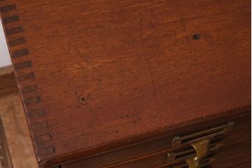 アンティーク家具　ネームプレート付き!イギリスアンティーク　レトロなドロワー(引き出し、チェスト)