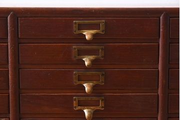 アンティーク家具　ネームプレート付き!イギリスアンティーク　レトロなドロワー(引き出し、チェスト)