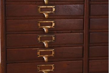 アンティーク家具　ネームプレート付き!イギリスアンティーク　レトロなドロワー(引き出し、チェスト)