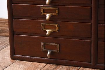 アンティーク家具　ネームプレート付き!イギリスアンティーク　レトロなドロワー(引き出し、チェスト)