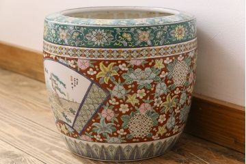 アンティーク雑貨　古民具・骨董　十錦手草花紋と窓絵が華やかな瀬戸火鉢