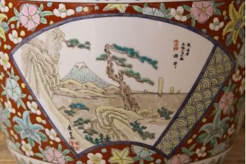アンティーク雑貨　古民具・骨董　十錦手草花紋と窓絵が華やかな瀬戸火鉢