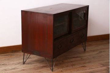 アンティーク家具　和モダン　鉄脚付き!クリアガラス引き戸の漆がきれいな箪笥ローボード