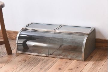 レトロ家具　和製アンティーク　レトロな味わい　シャビーな魅力の駄菓子屋さんブリキガラスケース