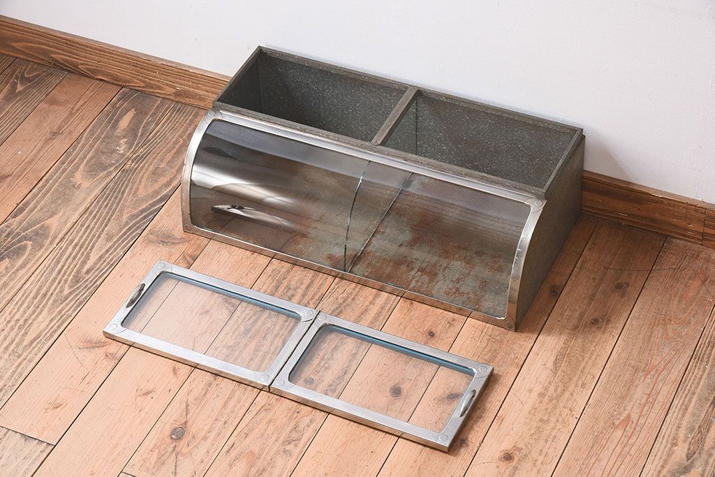 レトロ家具　和製アンティーク　レトロな味わい　シャビーな魅力の駄菓子屋さんブリキガラスケース