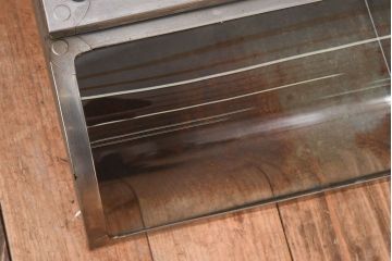 レトロ家具　和製アンティーク　レトロな味わい　シャビーな魅力の駄菓子屋さんブリキガラスケース