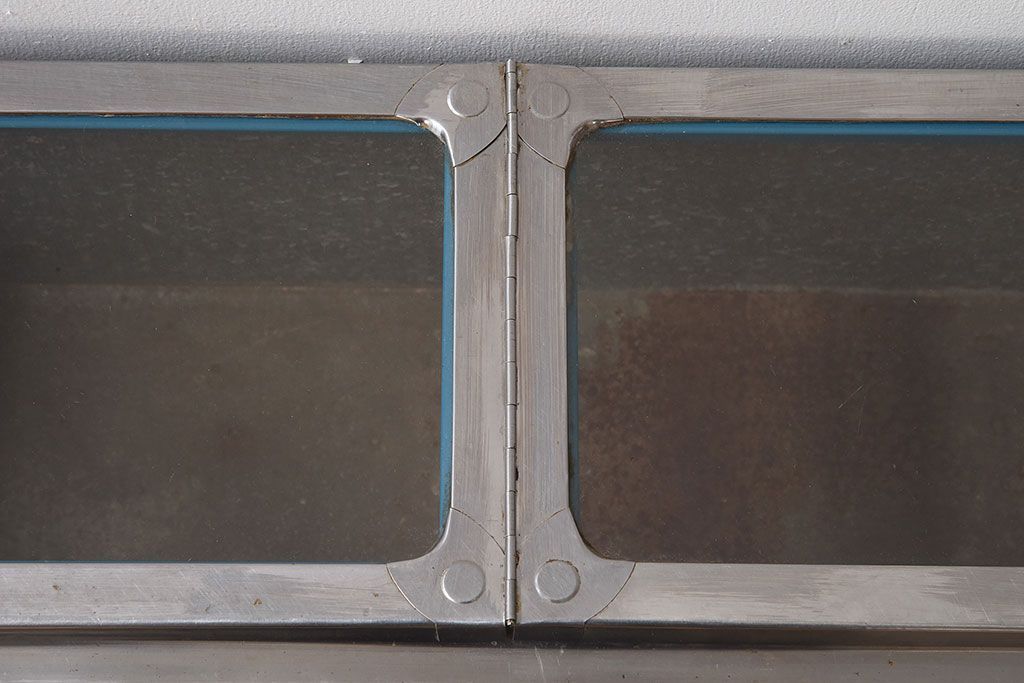 レトロ家具　和製アンティーク　レトロな味わい　シャビーな魅力の駄菓子屋さんブリキガラスケース