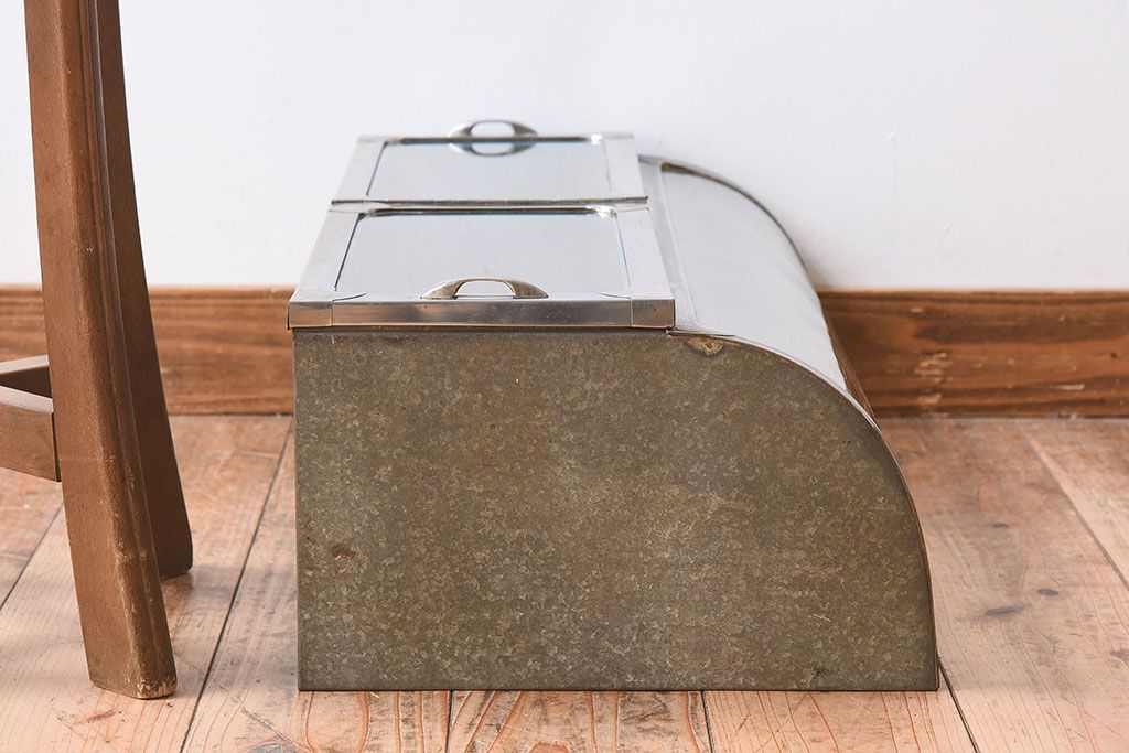 レトロ家具　和製アンティーク　レトロな味わい　シャビーな魅力の駄菓子屋さんブリキガラスケース