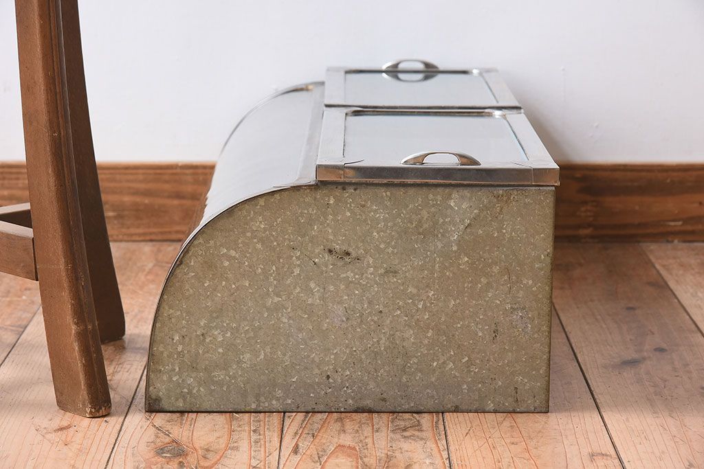 レトロ家具　和製アンティーク　レトロな味わい　シャビーな魅力の駄菓子屋さんブリキガラスケース