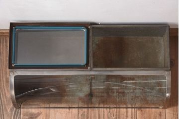 レトロ家具　和製アンティーク　レトロな味わい　シャビーな魅力の駄菓子屋さんブリキガラスケース