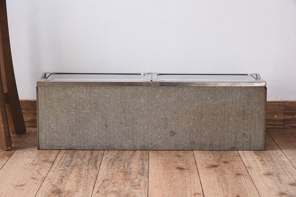 レトロ家具　和製アンティーク　レトロな味わい　シャビーな魅力の駄菓子屋さんブリキガラスケース