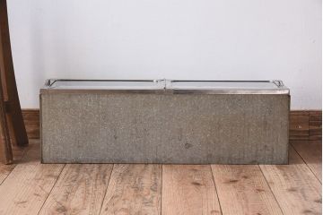 レトロ家具　和製アンティーク　レトロな味わい　シャビーな魅力の駄菓子屋さんブリキガラスケース