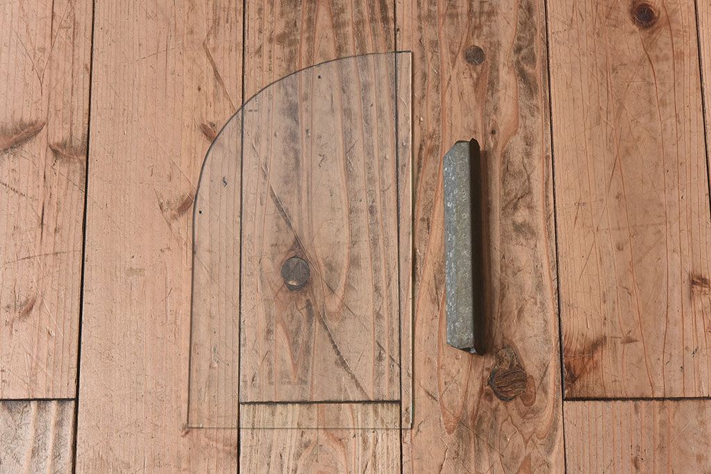 レトロ家具　和製アンティーク　レトロな味わい　シャビーな魅力の駄菓子屋さんブリキガラスケース