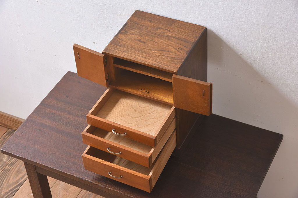 レトロ家具　昭和レトロ　観音扉付き!小さなアンティーク小引き出し