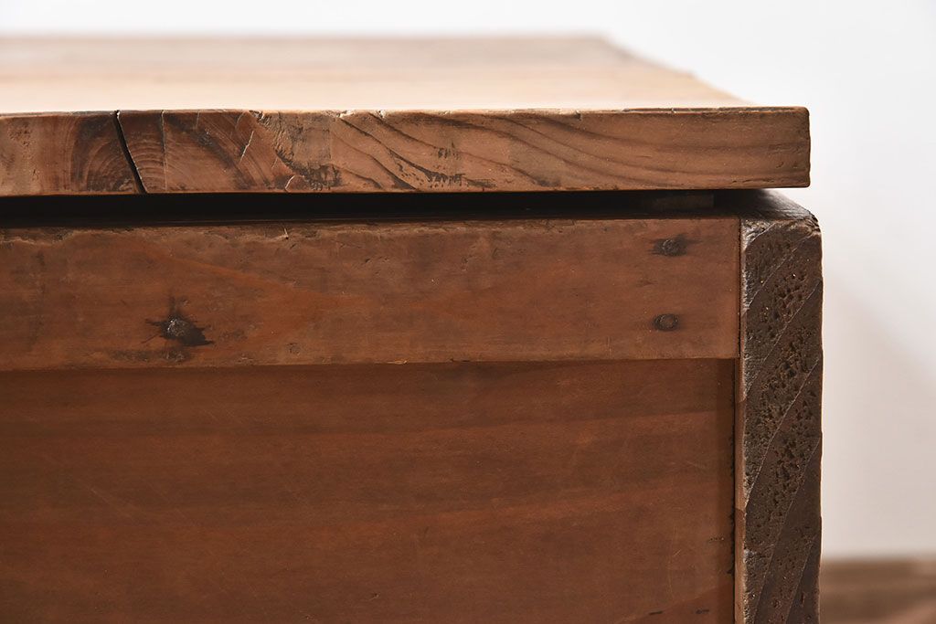 アンティーク雑貨　昭和レトロ　古い味わいのあるアンティーク木箱(収納箱・道具箱)