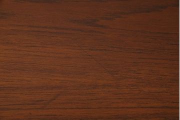 北欧家具　チーク材製　シンプルでスタイリッシュなデザインの脚付きサイドボード