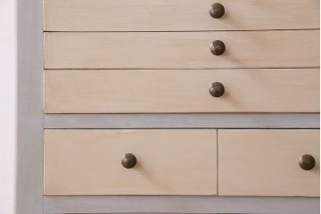 レトロ家具　アンティークペイント　デザインガラスが美しいレトロなデンタルキャビネット