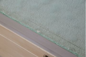 レトロ家具　アンティークペイント　デザインガラスが美しいレトロなデンタルキャビネット