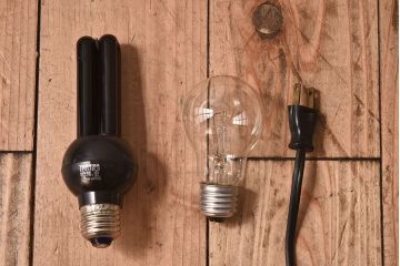 アンティーク　アイアン製!お洒落なデザインのウランガラスシェードフロアスタンド