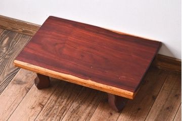 アンティーク雑貨　民芸家具　一枚板!木味のぬくもりがある花梨材の小さな花台(カリン材)