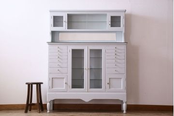 アンティーク家具　アンティークペイント　ガラス取っ手がお洒落なデンタルケース(ケビント・キャビネット)