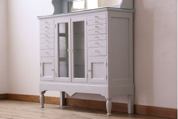 アンティーク家具　アンティークペイント　ガラス取っ手がお洒落なデンタルケース(ケビント・キャビネット)