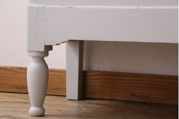 アンティーク家具　アンティークペイント　ガラス取っ手がお洒落なデンタルケース(ケビント・キャビネット)