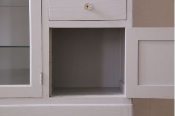 アンティーク家具　アンティークペイント　ガラス取っ手がお洒落なデンタルケース(ケビント・キャビネット)