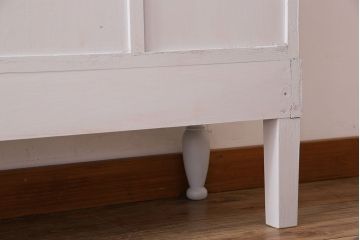 アンティーク家具　アンティークペイント　ガラス取っ手がお洒落なデンタルケース(ケビント・キャビネット)