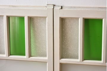 昭和レトロ　ダイヤガラス入り!色ガラスがお洒落なペイントガラス戸2枚セット(窓)
