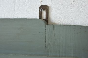 レトロ家具　フランスアンティーク　レトロな色合いのお洒落なウォールラック(壁掛け飾り棚)