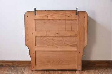 レトロ家具　フランスアンティーク　レトロな色合いのお洒落なウォールラック(壁掛け飾り棚)