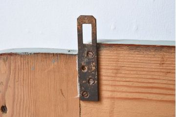 レトロ家具　フランスアンティーク　レトロな色合いのお洒落なウォールラック(壁掛け飾り棚)