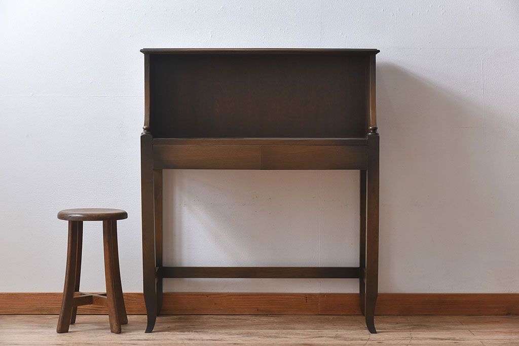 ビンテージ　神戸家具　ナラ材製　こっくりとしたフォルムが上品なサイドテーブル(作業台)