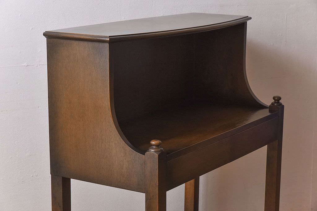 ビンテージ　神戸家具　ナラ材製　こっくりとしたフォルムが上品なサイドテーブル(作業台)