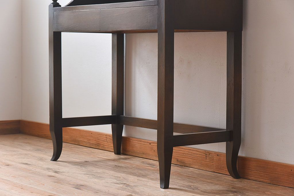 ビンテージ　神戸家具　ナラ材製　こっくりとしたフォルムが上品なサイドテーブル(作業台)