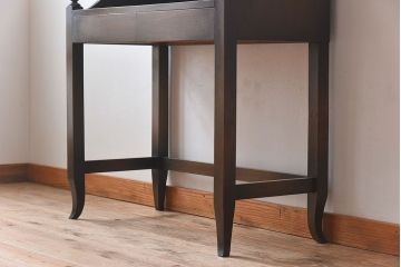 ビンテージ　神戸家具　ナラ材製　こっくりとしたフォルムが上品なサイドテーブル(作業台)