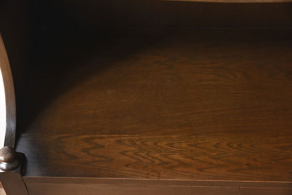 ビンテージ　神戸家具　ナラ材製　こっくりとしたフォルムが上品なサイドテーブル(作業台)