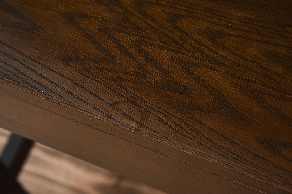 ビンテージ　神戸家具　ナラ材製　こっくりとしたフォルムが上品なサイドテーブル(作業台)