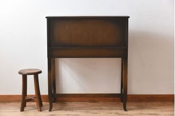 ビンテージ　神戸家具　ナラ材製　こっくりとしたフォルムが上品なサイドテーブル(作業台)