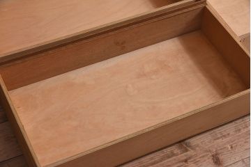 ヴィンテージ家具　オーク材製　彫刻がエレガントなフランスビンテージのチェスト(引き出し)(1)