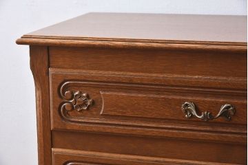 ヴィンテージ家具　オーク材製　彫刻がエレガントなフランスビンテージのチェスト(引き出し)(1)