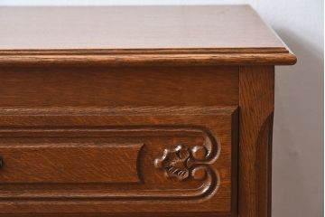 ヴィンテージ家具　オーク材製　彫刻がエレガントなフランスビンテージのチェスト(引き出し)(1)