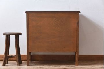 ヴィンテージ家具　オーク材製　彫刻がエレガントなフランスビンテージのチェスト(引き出し)(1)