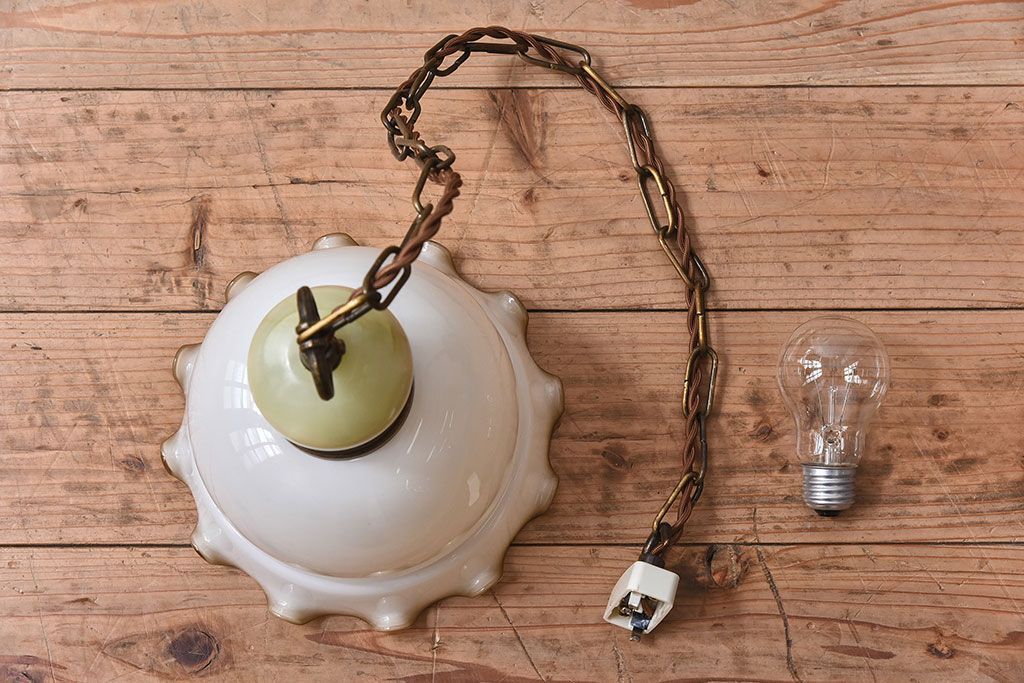 ビンテージ　ノスタルジックな雰囲気のガラスシェード照明(天井照明)